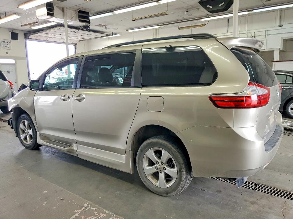 Продажа на аукционе авто 2015 Toyota Sienna, vin: 5TDKK3DC8FS627771, номер лота: 55572736