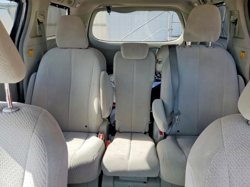 58797136 :رقم المزاد ، 5TDKK3DC1BS119801 vin ، 2011 Toyota Sienna مزاد بيع