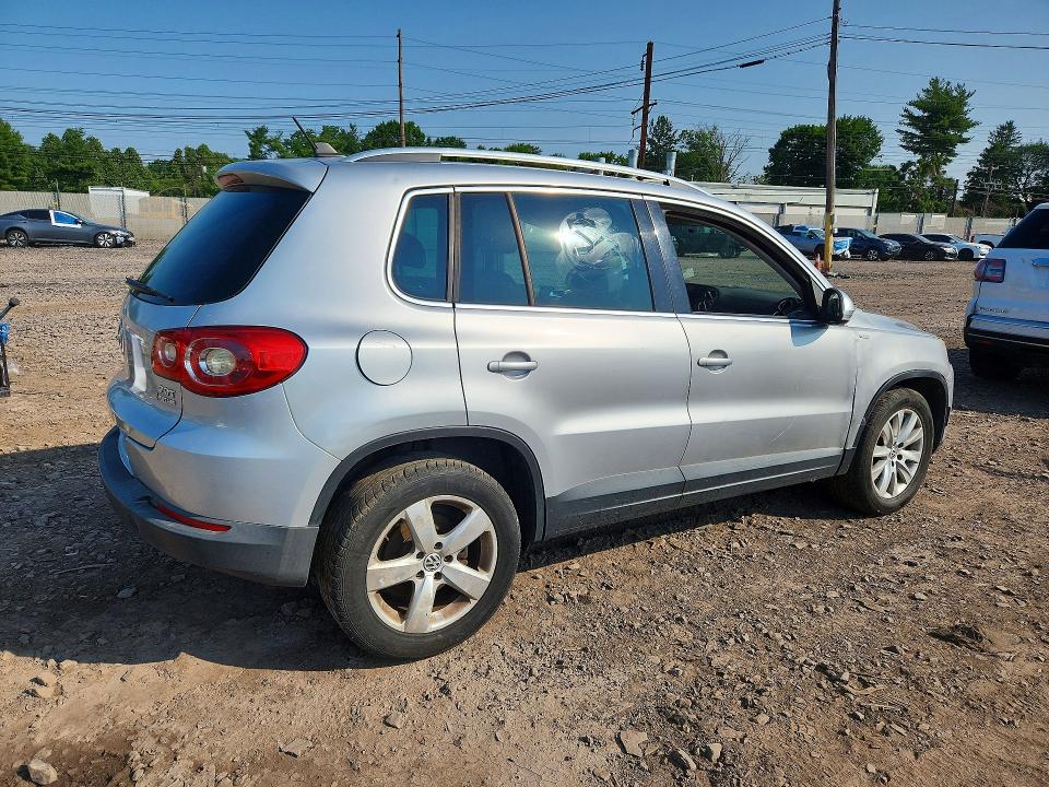 2010 Volkswagen Tiguan მანქანა იყიდება აუქციონზე, vin: WVGBV7AX1AW001912, აუქციონის ნომერი: 85460725
