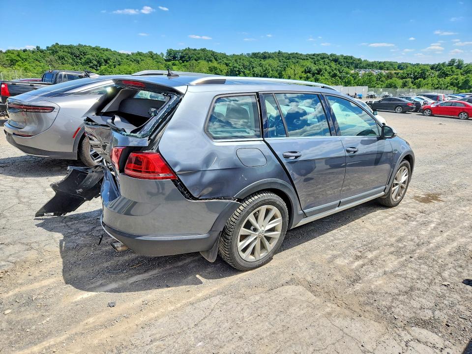 57669106 :رقم المزاد ، 3VWH17AU2HM531829 vin ، 2017 Volkswagen Golf مزاد بيع