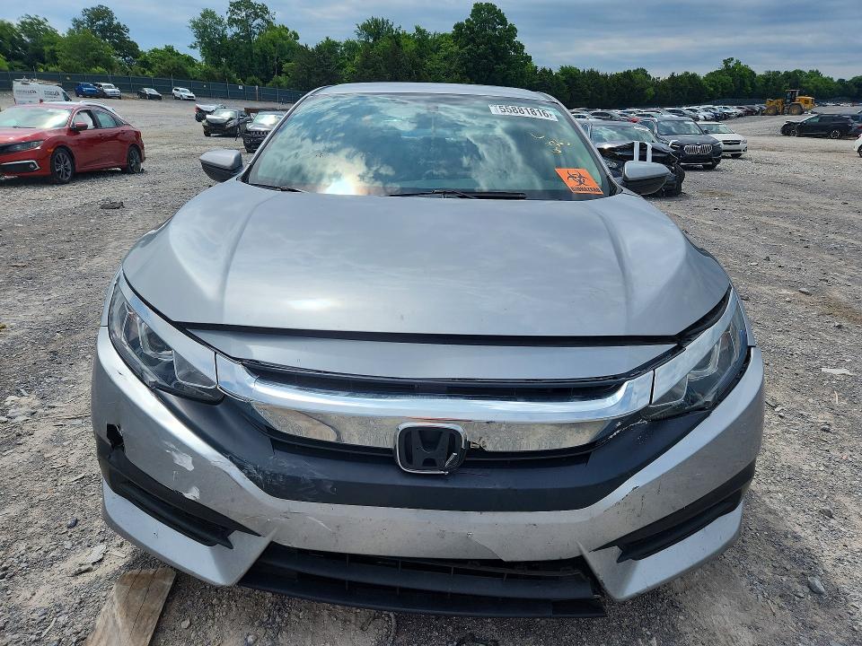 55881816 :رقم المزاد ، 19XFC2F50JE020516 vin ، 2018 Honda Civic مزاد بيع