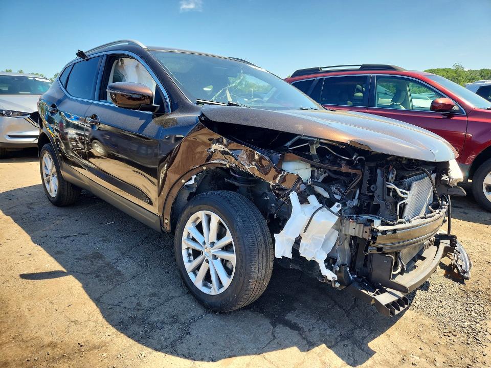 56429496 :رقم المزاد ، JN1BJ1CP1HW009290 vin ، 2017 Nissan Rogue Sport مزاد بيع