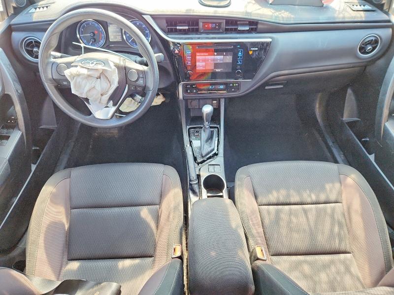 55792486 :رقم المزاد ، 5YFBPRHE1HP731160 vin ، 2017 Toyota Corolla مزاد بيع