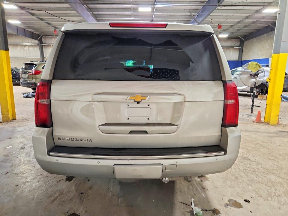 2015 Chevrolet Suburban მანქანა იყიდება აუქციონზე, vin: 1GNSKKKC9FR206175, აუქციონის ნომერი: 57171086