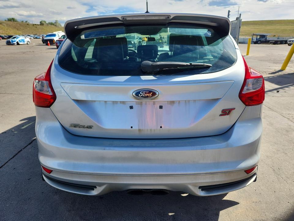 57010106 :رقم المزاد ، 1FADP3L92DL234658 vin ، 2013 Ford Focus مزاد بيع