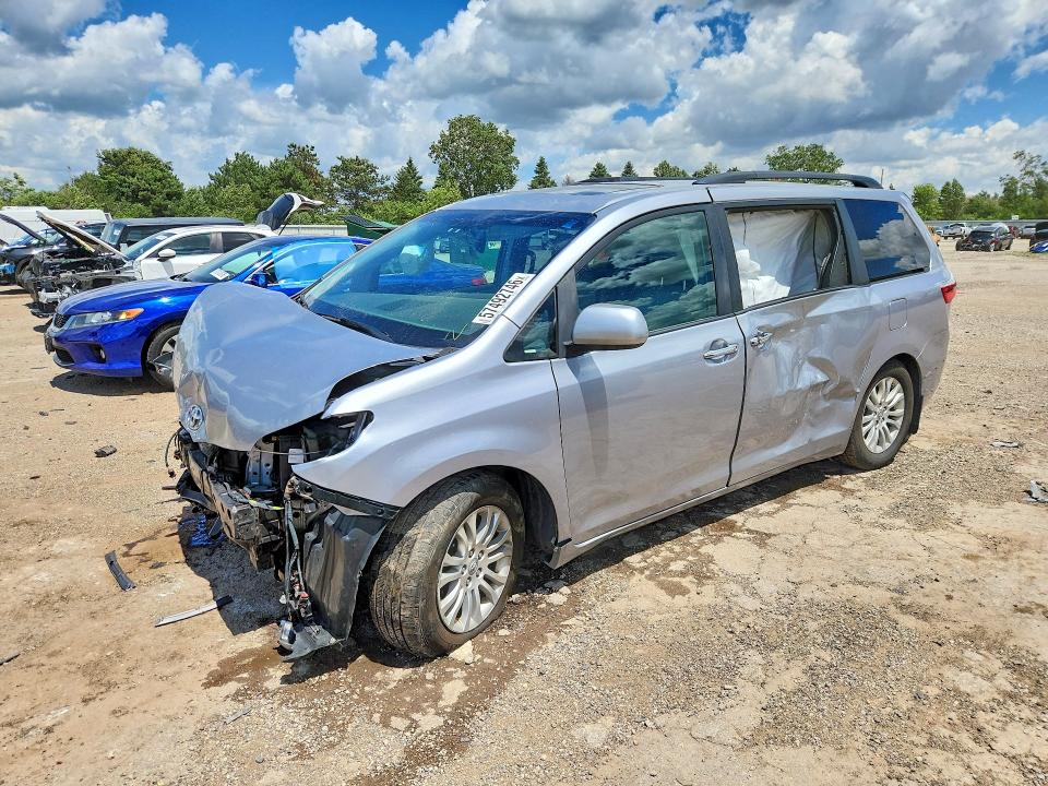 Auction sale of the 2017 Toyota Sienna, vin: 5TDYZ3DCXHS778927, lot number: 57492746