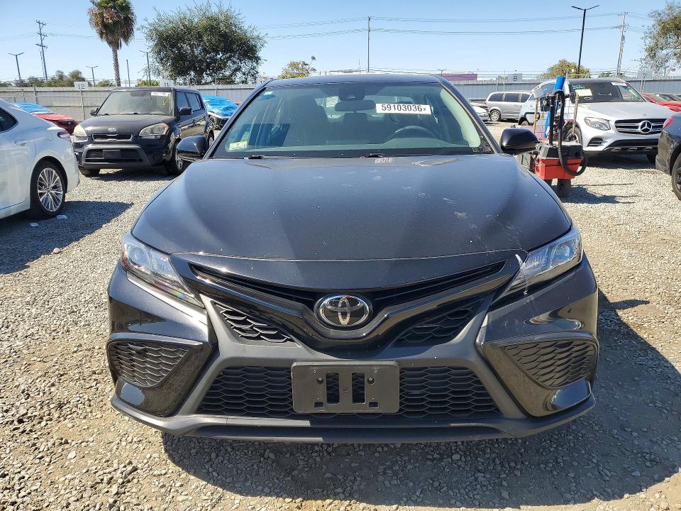 59103036 :رقم المزاد ، 4T1G11AK6MU422916 vin ، 2021 Toyota Camry مزاد بيع