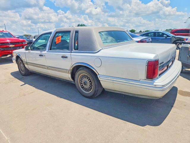 1997 Lincoln Town Car მანქანა იყიდება აუქციონზე, vin: 1LNLM82W3VY617608, აუქციონის ნომერი: 56793916