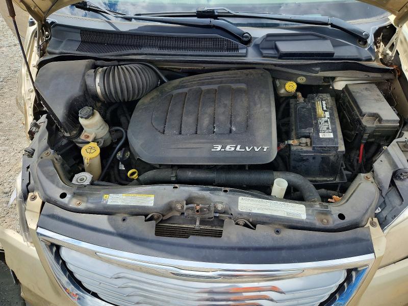 56677496 :رقم المزاد ، 2A4RR5DG4BR638742 vin ، 2011 Chrysler Town & Country مزاد بيع