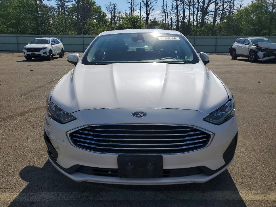 57158936 :رقم المزاد ، 3FA6P0LU6KR157397 vin ، 2019 Ford Fusion مزاد بيع