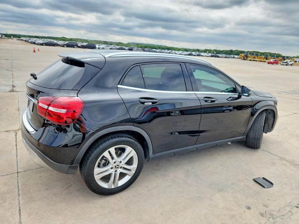 57629766 :رقم المزاد ، WDCTG4EB8LU023169 vin ، 2020 Mercedes-benz Gla مزاد بيع