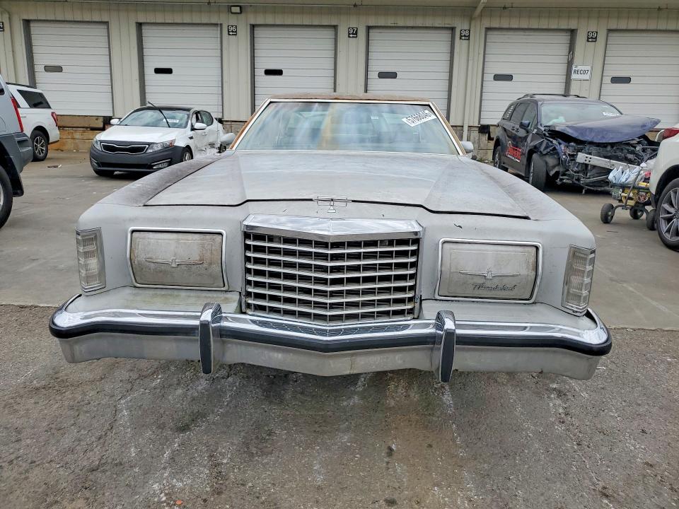 57668046 :رقم المزاد ، 7G87F252558 vin ، 1977 Ford Thunderbird مزاد بيع