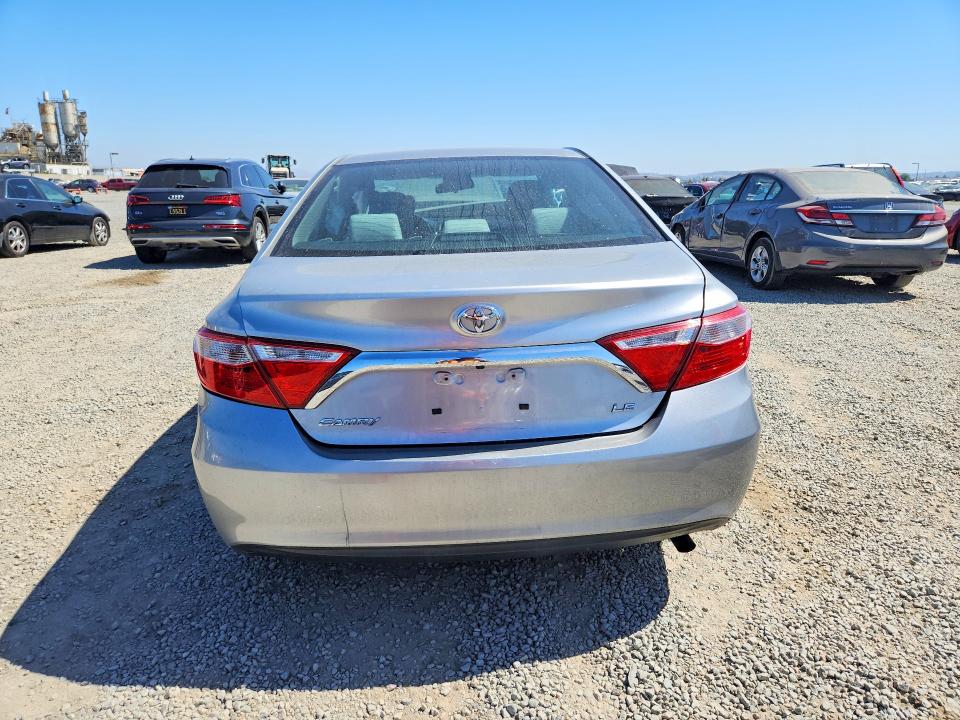 57758406 :رقم المزاد ، 4T1BF1FK7HU438164 vin ، 2017 Toyota Camry مزاد بيع