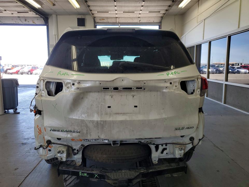 2018 Toyota Highlander მანქანა იყიდება აუქციონზე, vin: 5TDJZRFH0JS884984, აუქციონის ნომერი: 56255406