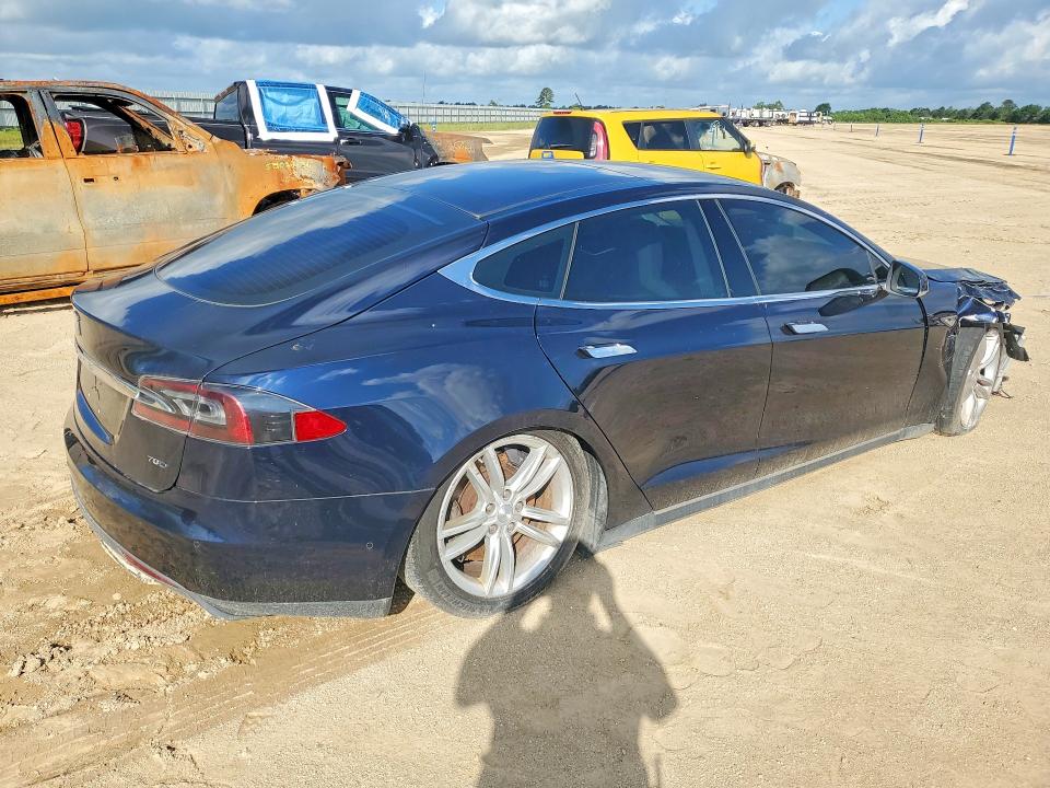 Продажа на аукционе авто 2015 Tesla Model S, vin: 5YJSA1S28FF085125, номер лота: 56652366