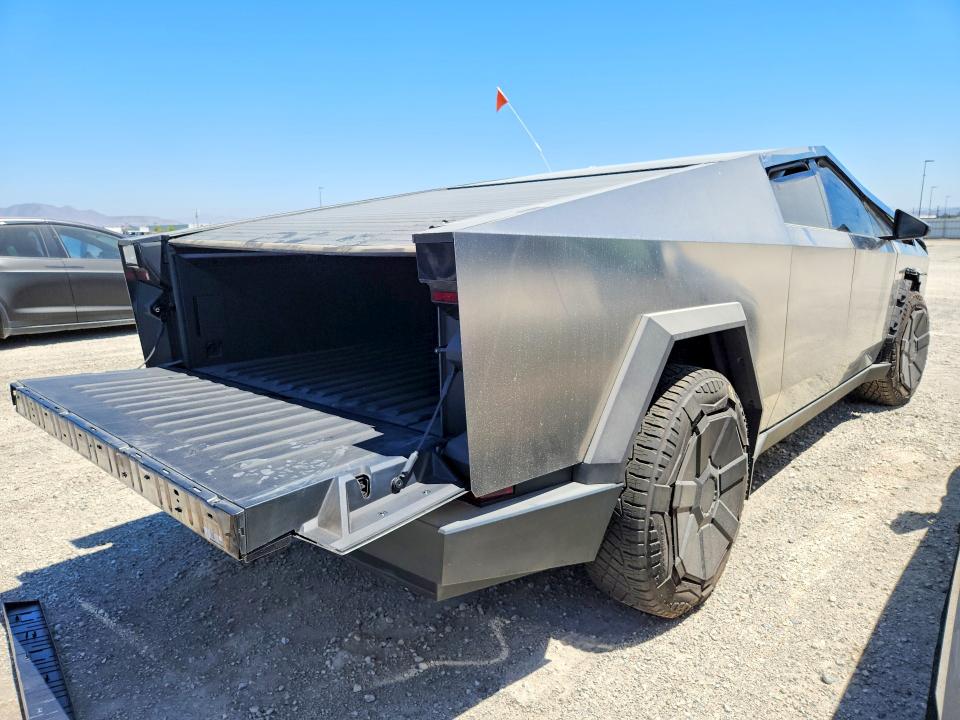 2024 Tesla Cybertruck მანქანა იყიდება აუქციონზე, vin: 7G2CEHED6RA024370, აუქციონის ნომერი: 54001776
