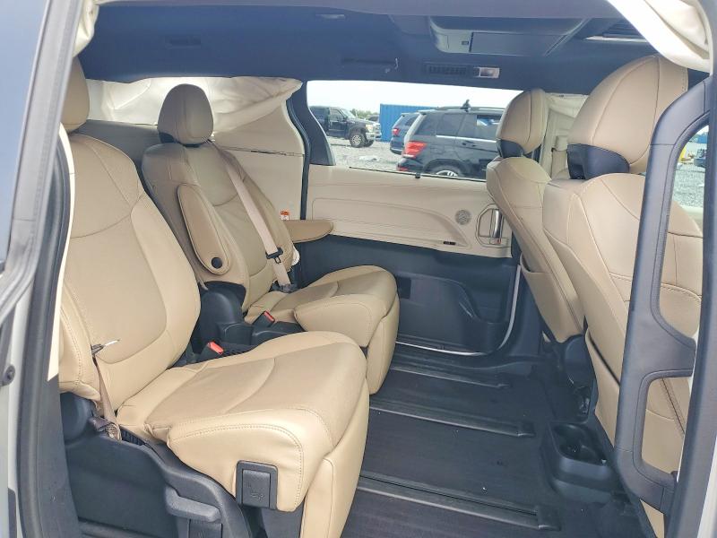 Auction sale of the 2023 Toyota Sienna, vin: 5TDZSKFCXPS107109, lot number: 55515956
