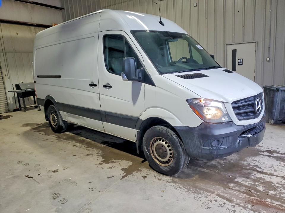 58237536 :رقم المزاد ، WD3PE7CD9HP577257 vin ، 2017 Mercedes-benz Sprinter مزاد بيع