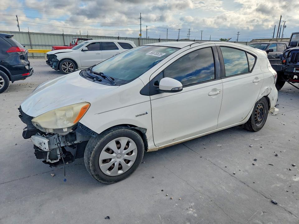 56678526 :رقم المزاد ، JTDKDTB31C1010458 vin ، 2012 Toyota Prius C مزاد بيع