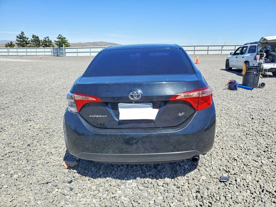 Продаж на аукціоні авто 2018 Toyota Corolla, vin: 5YFBURHE8JP830167, номер лоту: 56104766