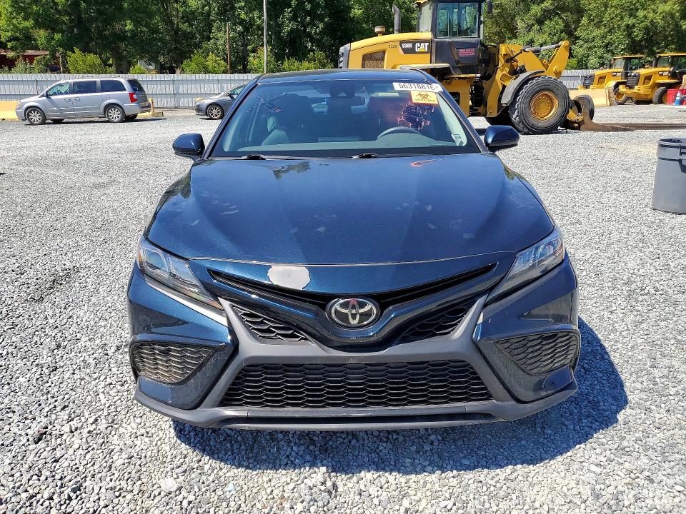 56318816 :رقم المزاد ، 4T1G11AK5MU462176 vin ، 2021 Toyota Camry مزاد بيع