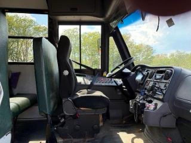 2015 Freightliner Chassis მანქანა იყიდება აუქციონზე, vin: 4UZABPDU9FCGL9813, აუქციონის ნომერი: 57914486