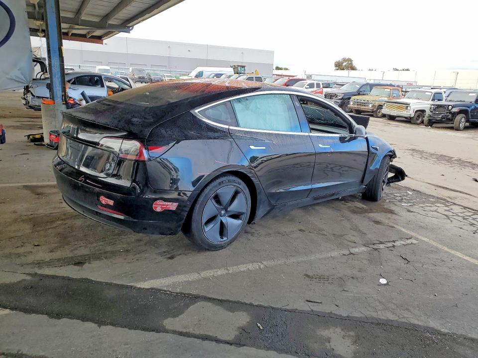 Продажа на аукционе авто 2018 Tesla Model 3, vin: 5YJ3E1EA8JF031313, номер лота: 56670046