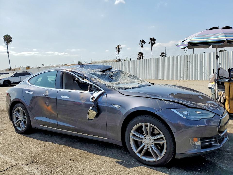 Продажа на аукционе авто 2015 Tesla Model S, vin: 5YJSA1H24FF081774, номер лота: 59665716