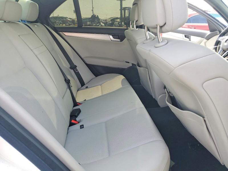 2013 Mercedes-benz C მანქანა იყიდება აუქციონზე, vin: WDDGF4HB7DA827901, აუქციონის ნომერი: 56148476