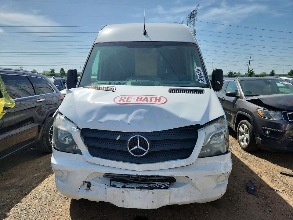 59151206 :رقم المزاد ، WD3PE8DD9GP272084 vin ، 2016 Mercedes-benz Sprinter مزاد بيع