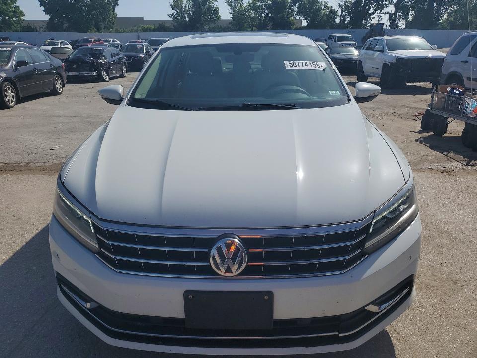 58774156 :رقم المزاد ، 1VWBA7A34JC046774 vin ، 2018 Volkswagen Passat مزاد بيع