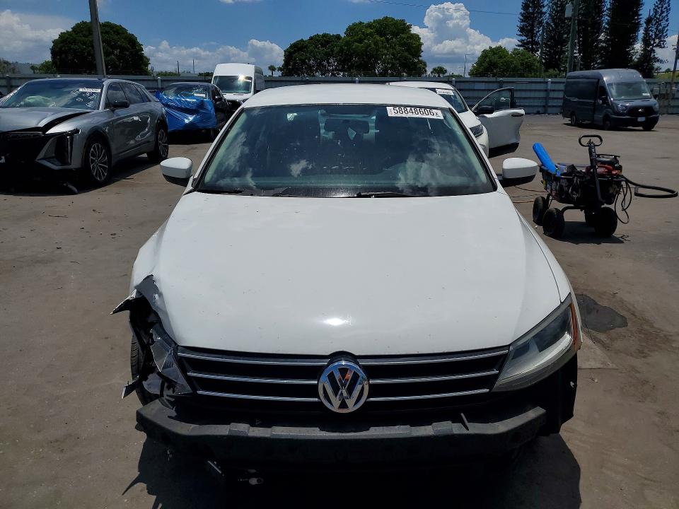 58848606 :رقم المزاد ، 3VW2B7AJ9HM322192 vin ، 2017 Volkswagen Jetta مزاد بيع