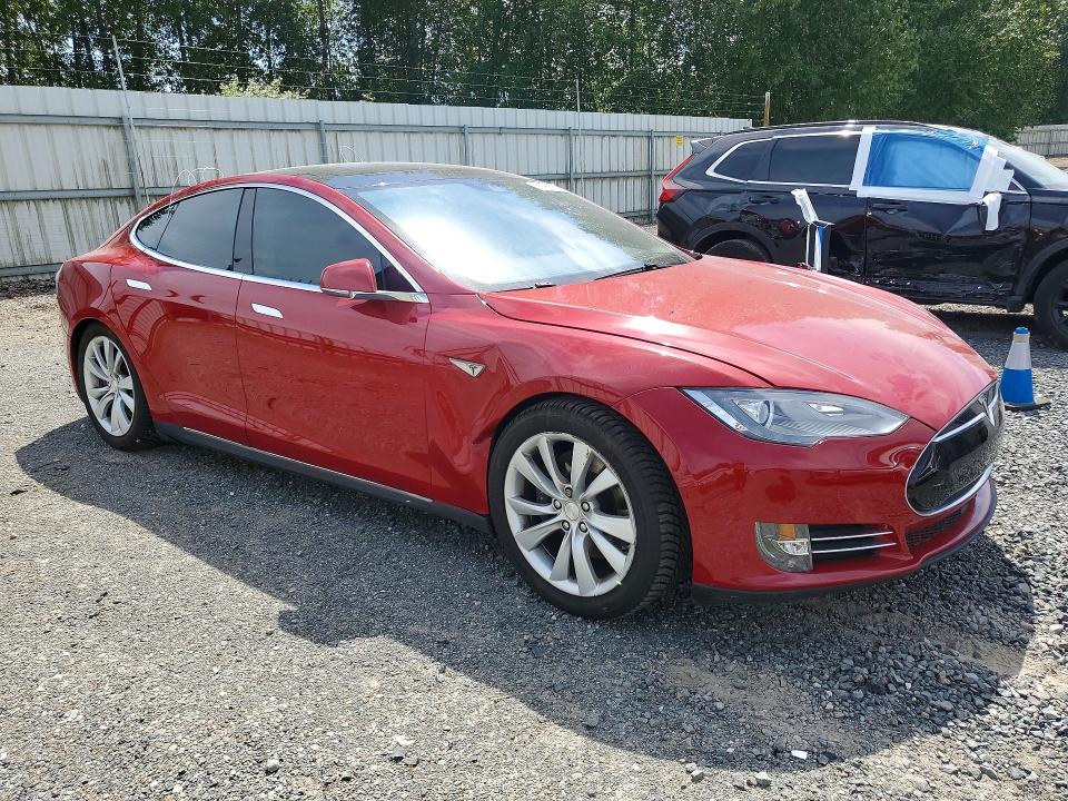 58595926 :رقم المزاد ، 5YJSA1V23FF099302 vin ، 2015 Tesla Model S مزاد بيع
