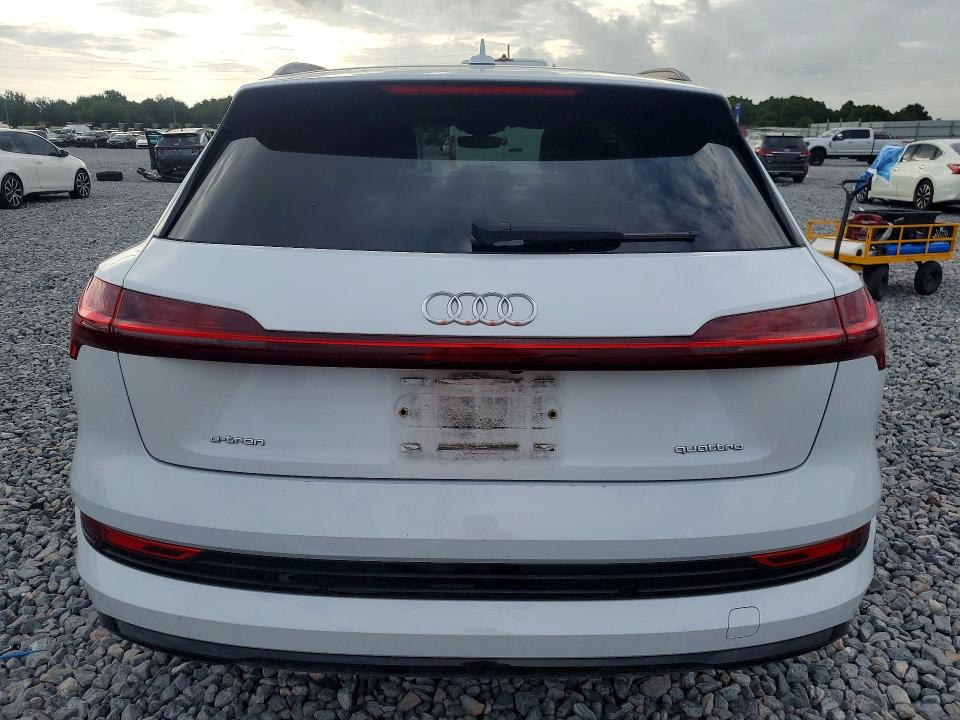 55783386 :رقم المزاد ، WA1VAAGE9MB014672 vin ، 2021 Audi E-tron مزاد بيع