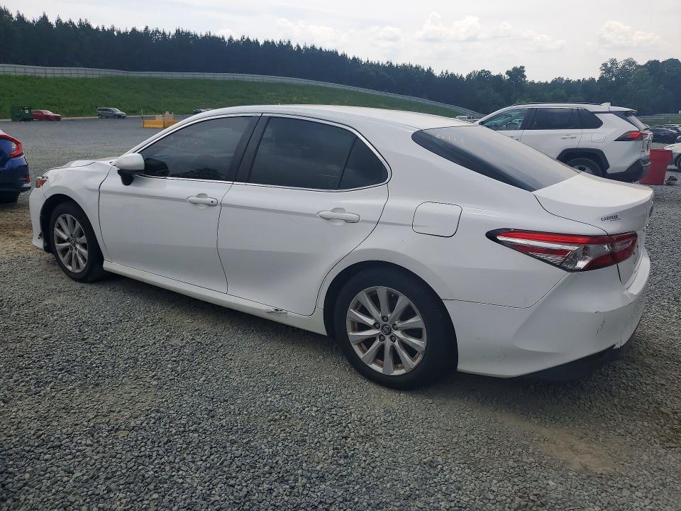 56809546 :رقم المزاد ، 4T1B11HK1JU560844 vin ، 2018 Toyota Camry مزاد بيع