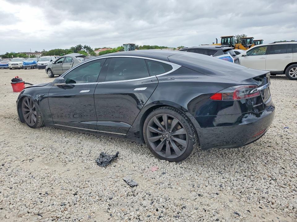 55637906 :رقم المزاد ، 5YJSA1E25HF222326 vin ، 2017 Tesla Model S مزاد بيع