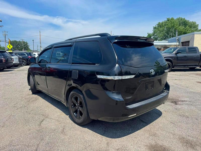 2014 Toyota Sienna მანქანა იყიდება აუქციონზე, vin: 5TDYK3DC0ES443899, აუქციონის ნომერი: 57231946
