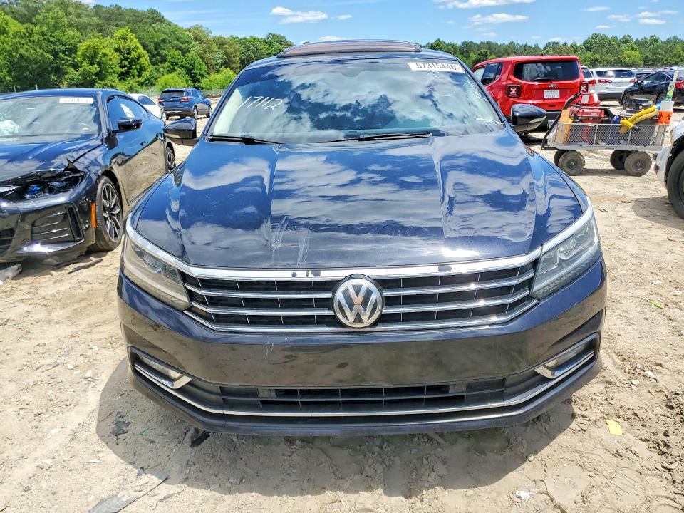 57315446 :رقم المزاد ، 1VWCT7A33HC063476 vin ، 2017 Volkswagen Passat مزاد بيع