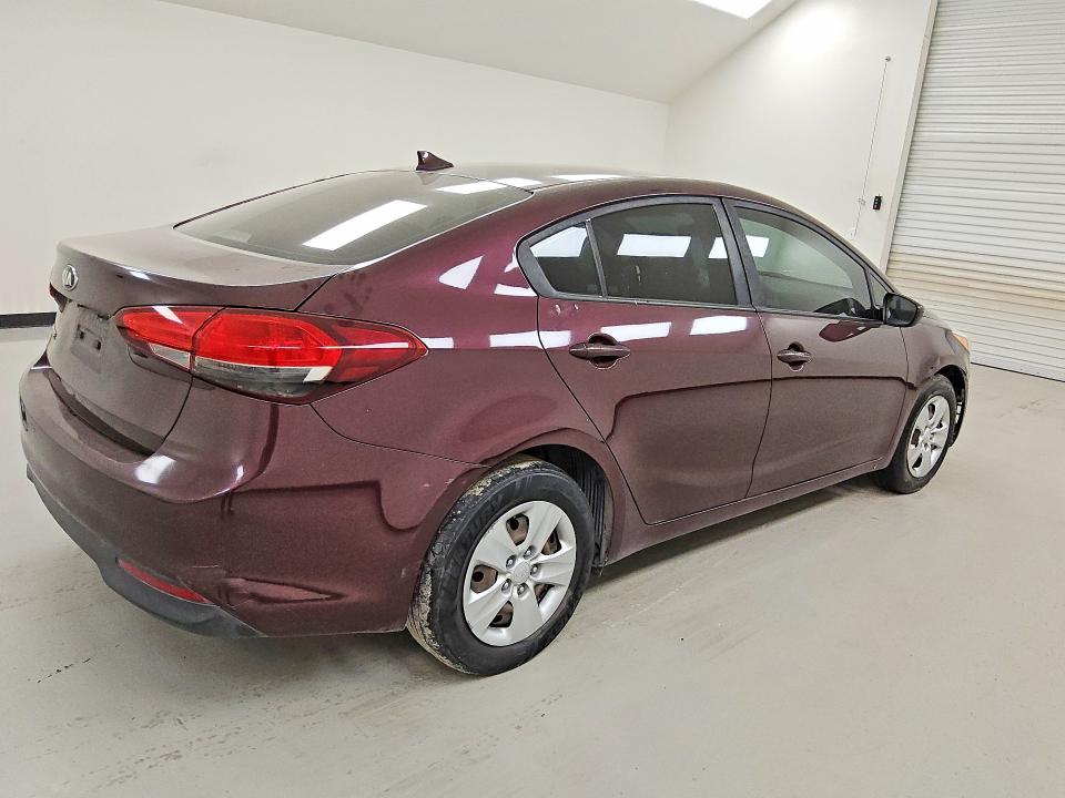 2018 Kia Forte მანქანა იყიდება აუქციონზე, vin: 3KPFK4A75JE258496, აუქციონის ნომერი: 58568956