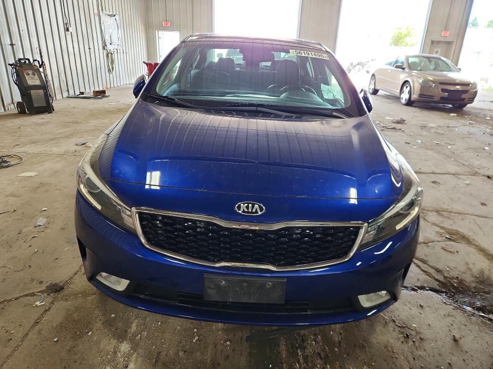 56191496 :رقم المزاد ، 3KPFN4A86HE090555 vin ، 2017 Kia Forte مزاد بيع