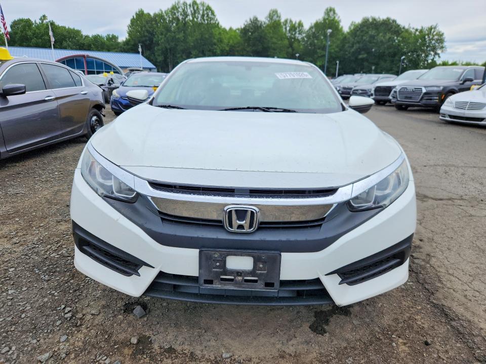 57701026 :رقم المزاد ، 19XFC2F5XJE009071 vin ، 2018 Honda Civic مزاد بيع