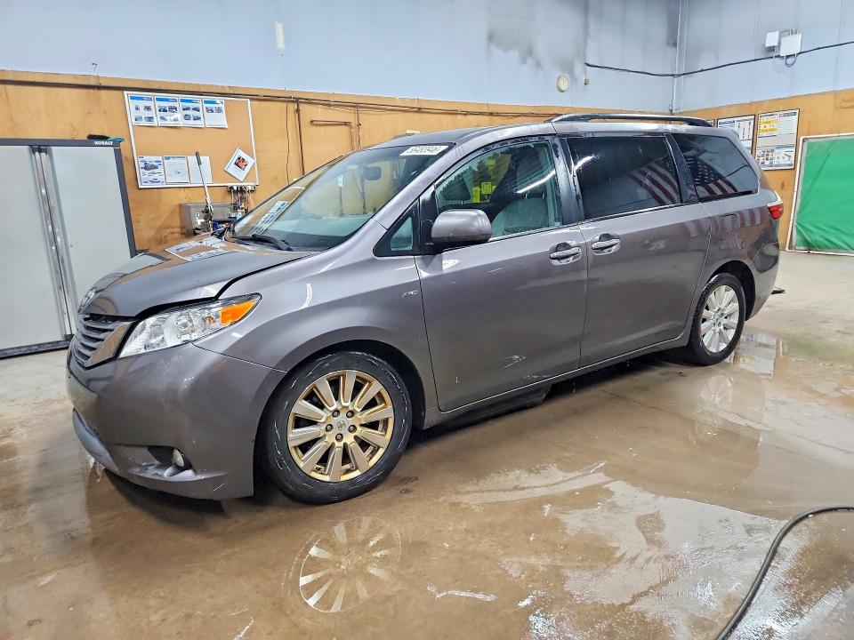 56483946 :رقم المزاد ، 5TDDZ3DC8HS166112 vin ، 2017 Toyota Sienna مزاد بيع