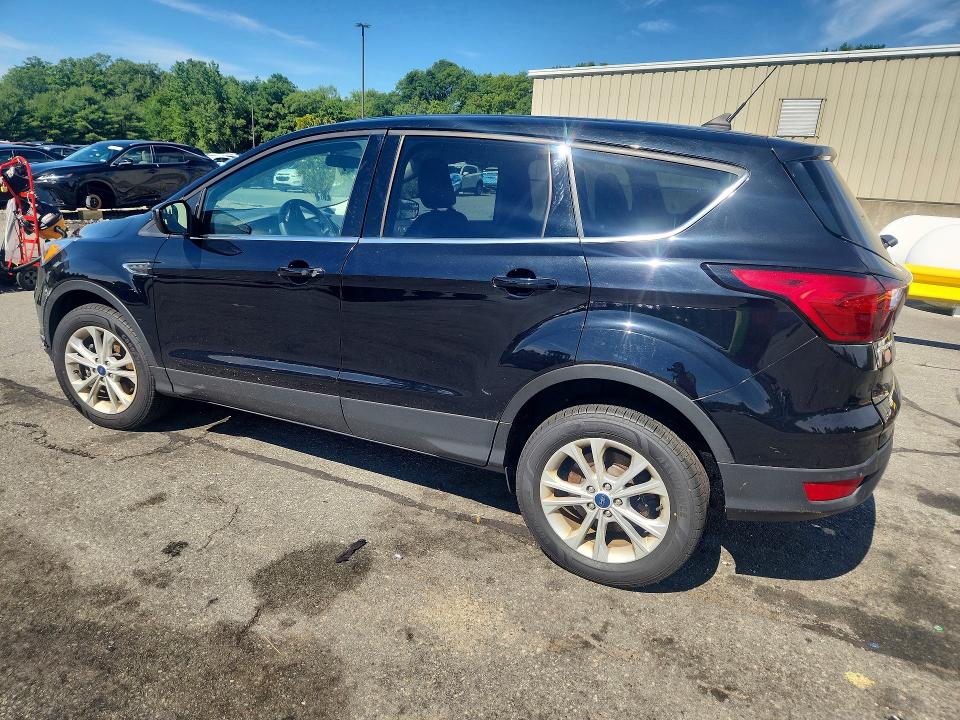 58445306 :رقم المزاد ، 1FMCU9GDXKUC42400 vin ، 2019 Ford Escape مزاد بيع