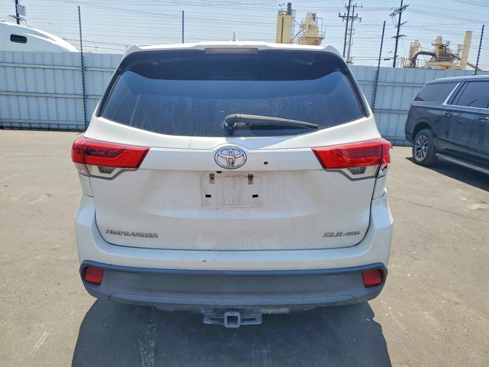 Продажа на аукционе авто 2017 Toyota Highlander, vin: 5TDJZRFH5HS514222, номер лота: 55648956