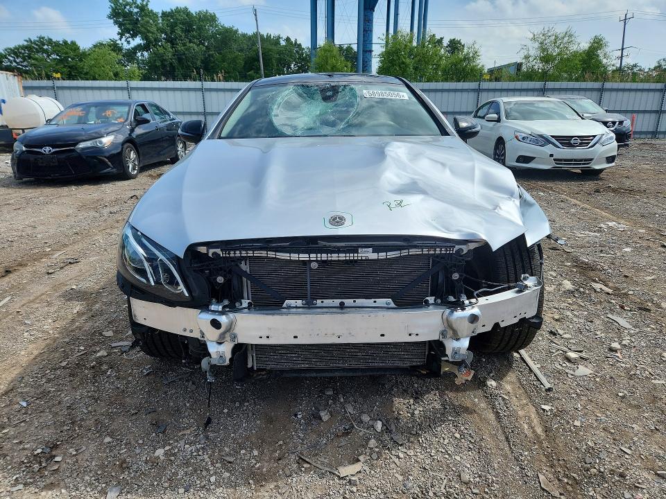 58985056 :رقم المزاد ، WDD1J6GB7JF063418 vin ، 2018 Mercedes-benz E مزاد بيع