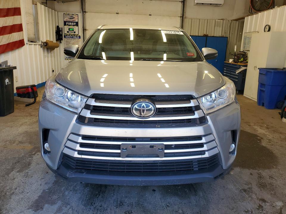 56221876 :رقم المزاد ، 5TDJZRFH1HS453774 vin ، 2017 Toyota Highlander مزاد بيع