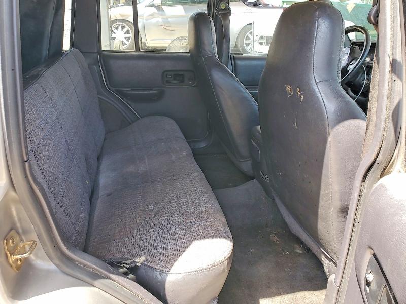 85622475 :رقم المزاد ، 1J4FT48S01L549688 vin ، 2001 Jeep Cherokee مزاد بيع