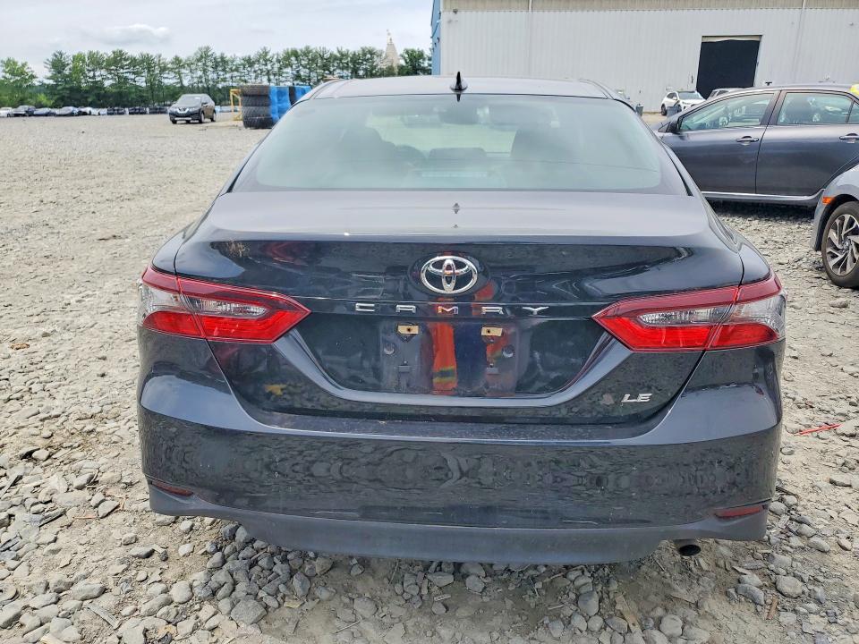 58379436 :رقم المزاد ، 4T1C11AK3NU697465 vin ، 2022 Toyota Camry مزاد بيع