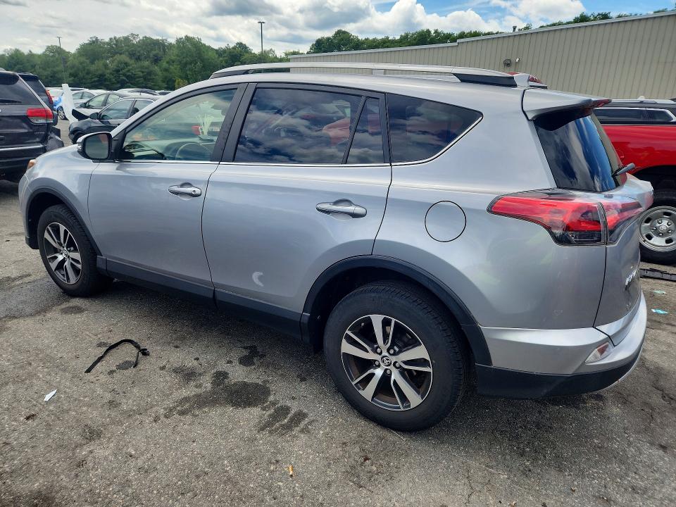 57467046 :رقم المزاد ، JTMRFREV0JD235295 vin ، 2018 Toyota Rav4 مزاد بيع