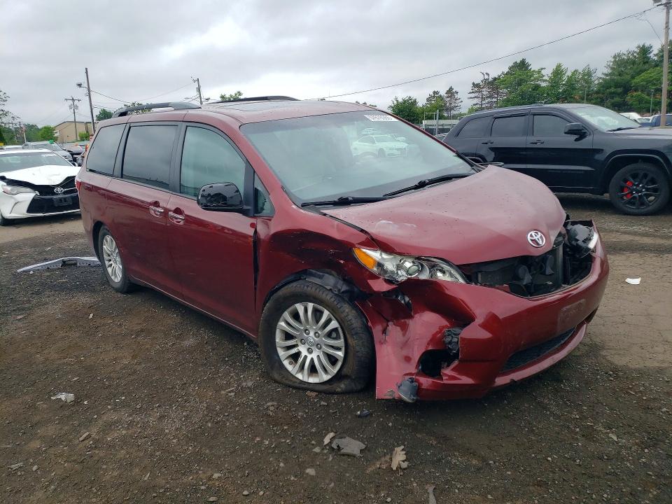 57678986 :رقم المزاد ، 5TDYZ3DC6HS859973 vin ، 2017 Toyota Sienna مزاد بيع